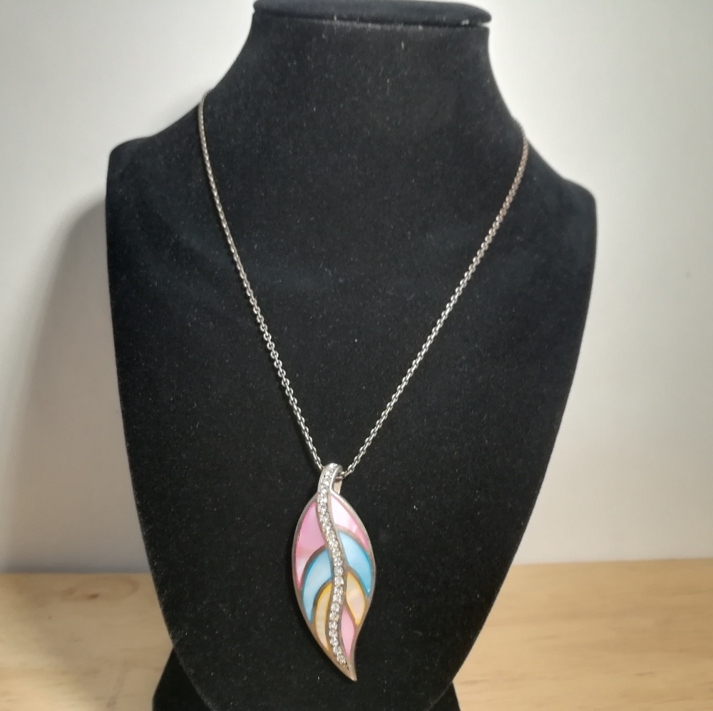 Vintage sterling silver necklace and colorful pdnt